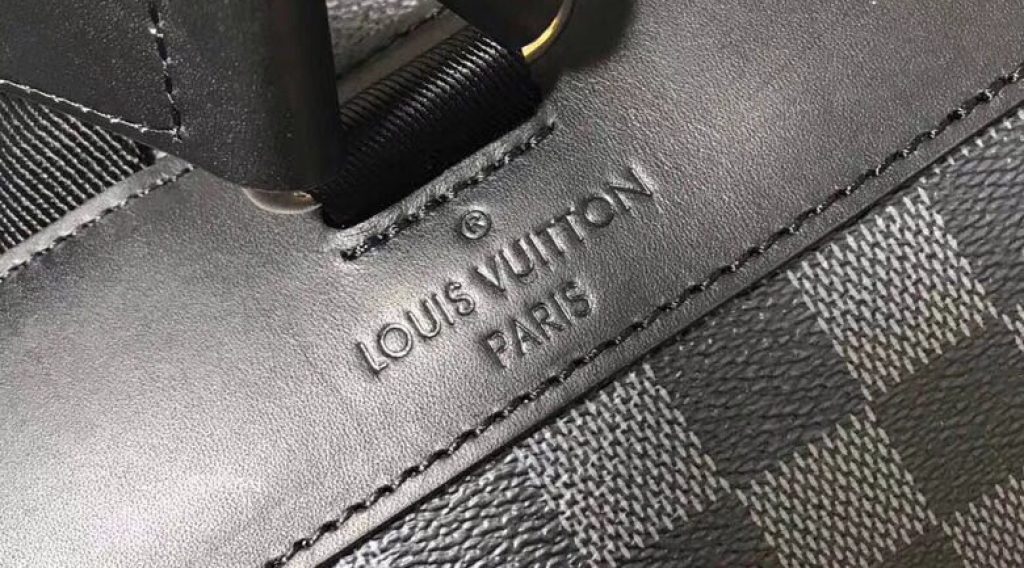 z1068533450788 c92fa7bb6367a43e3e451262e387d3ef 1024x568 - T&uacute;i X&aacute;ch Nam Louis Vuitton Si&ecirc;u Cấp TXNLV0065
