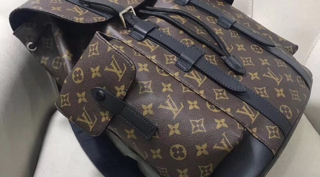 z1068533450792 c8b4e397ce54006bad36b2ab440cfeae 1024x568 - T&uacute;i X&aacute;ch Nam Louis Vuitton Si&ecirc;u Cấp TXNLV0066