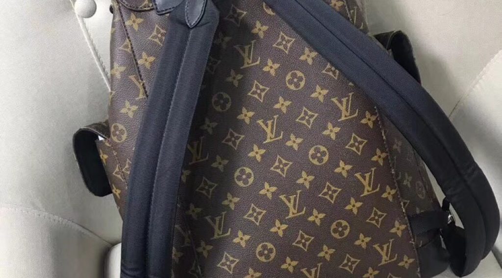 z1068533453961 9286e5a5cde16064222d077776aa61a6 1024x568 - T&uacute;i X&aacute;ch Nam Louis Vuitton Si&ecirc;u Cấp TXNLV0066