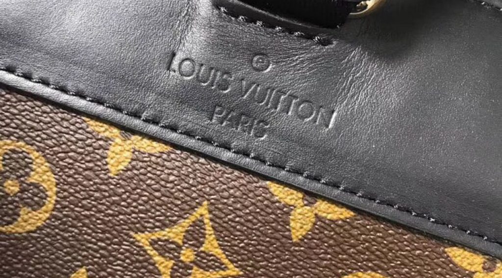 z1068533455522 3100a4eb0c5c0657fd1cca6dacf5ede6 1024x568 - T&uacute;i X&aacute;ch Nam Louis Vuitton Si&ecirc;u Cấp TXNLV0066