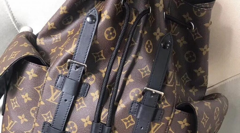 z1068533455523 38372e0896db323b88a12dc20a60d118 1024x568 - T&uacute;i X&aacute;ch Nam Louis Vuitton Si&ecirc;u Cấp TXNLV0066