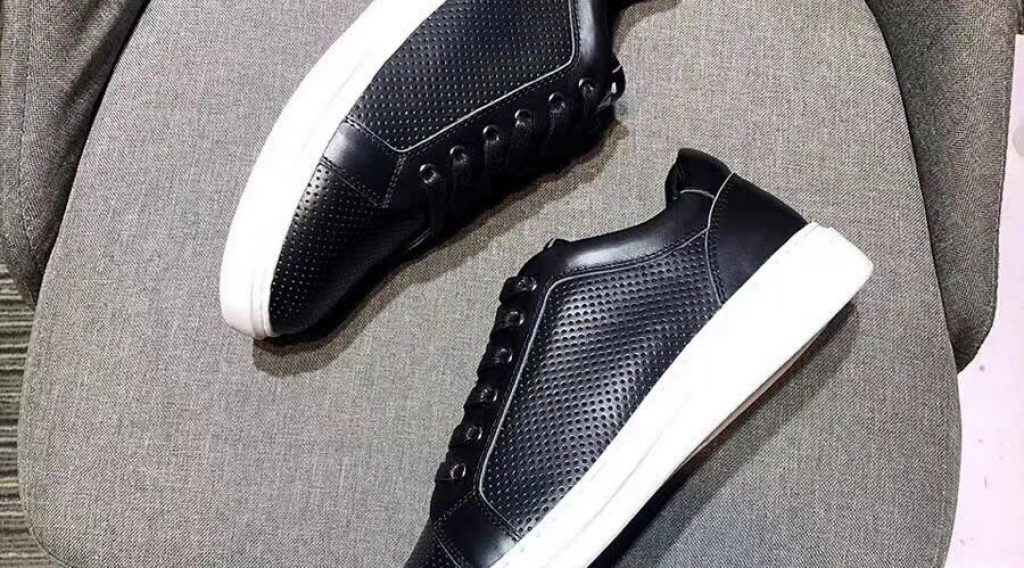 z1052391455751 fc9fb7bf3dcfdf99c07491ce4fb7d75d 1024x568 - Gi&agrave;y nam Louis Vuitton si&ecirc;u cấp VIP &ndash; GNLV0174