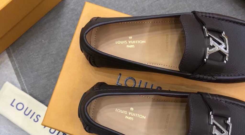 z1059381486384 66a508bf1a4042583565fb6fc4bcefc6 1024x568 - Gi&agrave;y nam Louis Vuitton si&ecirc;u cấp VIP - GNLV0171