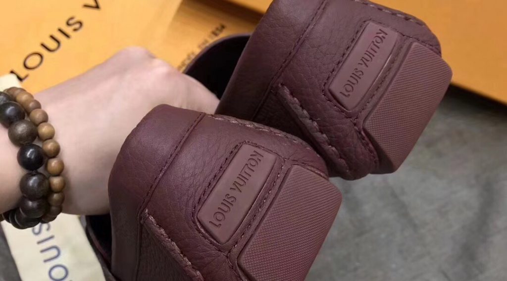 z1059381520585 e3e2d15f0590389c7a17f4b8f1fb6684 1024x568 - Gi&agrave;y nam Louis Vuitton si&ecirc;u cấp VIP - GNLV0169