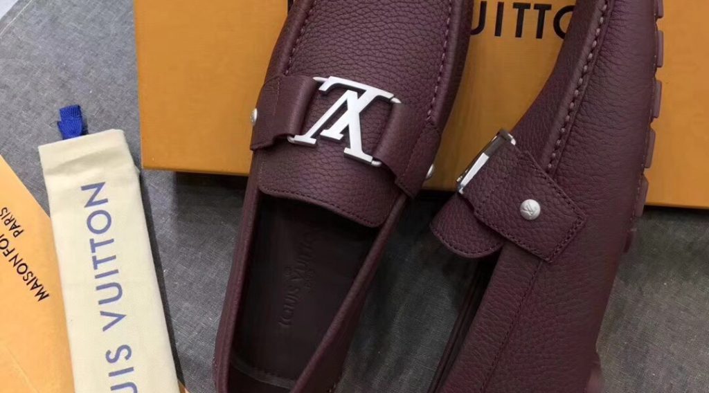 z1059381521815 9bb9db93432a419abeea6c0bedc1d482 1024x568 - Gi&agrave;y nam Louis Vuitton si&ecirc;u cấp VIP - GNLV0169