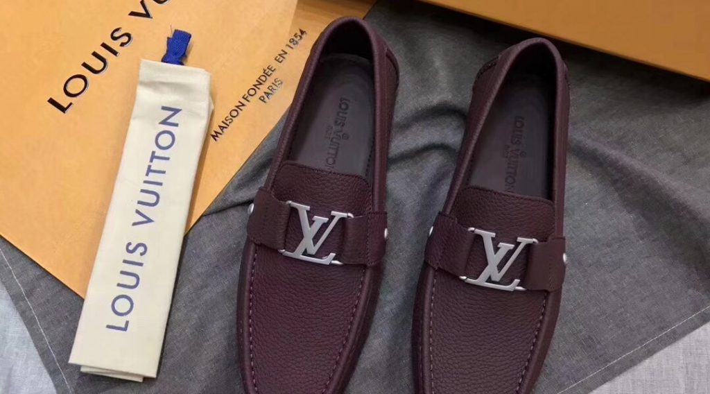 z1059381528319 711511aba0f10ae792e39cedc2faef6a 1024x568 - Gi&agrave;y nam Louis Vuitton si&ecirc;u cấp VIP - GNLV0169