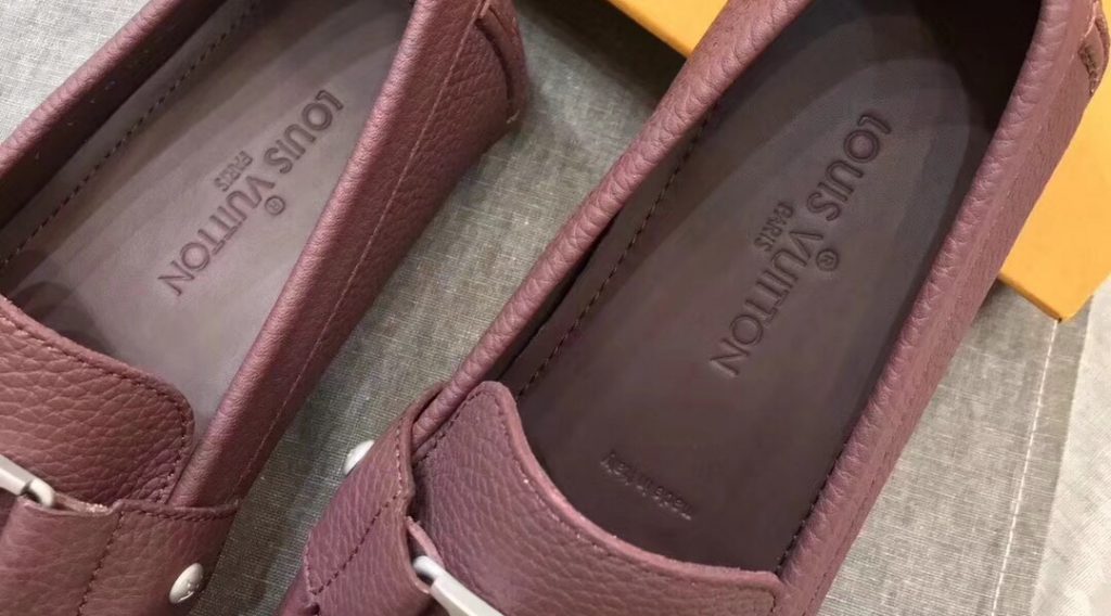 z1059381528699 81f8b092b7808ff29ba351937d8ef48f 1024x568 - Gi&agrave;y nam Louis Vuitton si&ecirc;u cấp VIP - GNLV0169