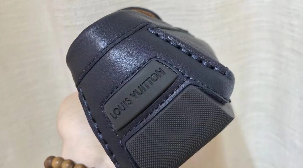 z1059381529430 9dfb3bc4814a5bd613d8fe10688b1c49 1024x568 - Gi&agrave;y nam Louis Vuitton si&ecirc;u cấp VIP - GNLV0167