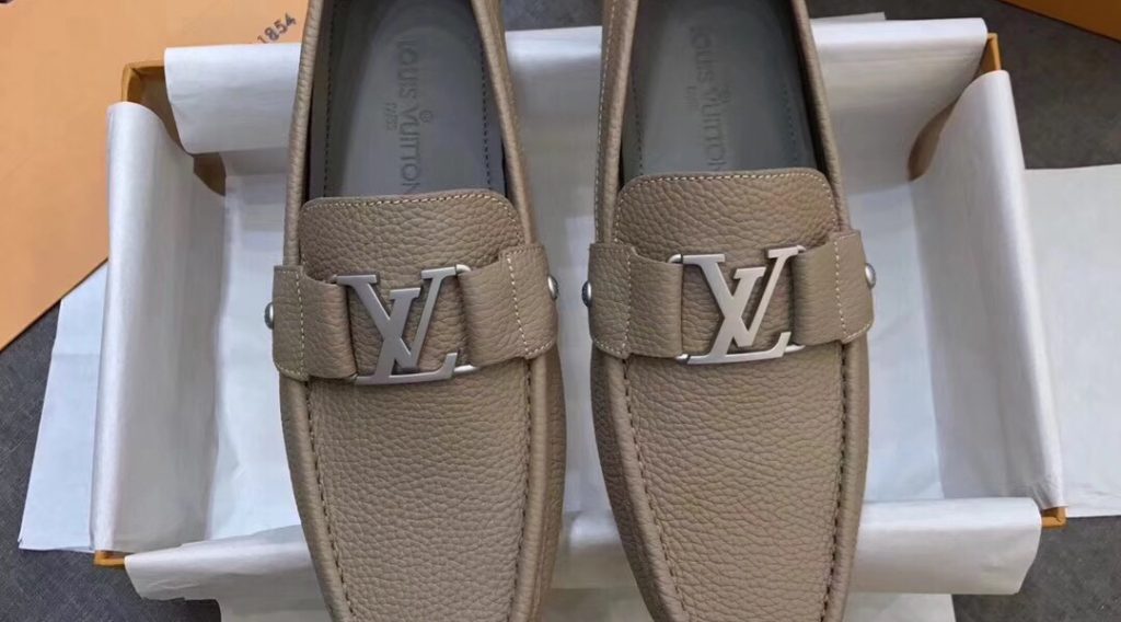 z1059381529963 be82798d983ff59b4052b12f4e87d8c2 1024x568 - Gi&agrave;y nam Louis Vuitton si&ecirc;u cấp VIP - GNLV0168