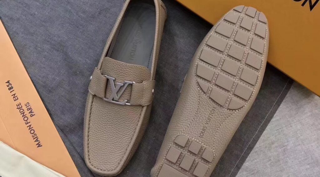 z1059381530745 9a53785d6b9572949e4a0e609862ad9d 1024x568 - Gi&agrave;y nam Louis Vuitton si&ecirc;u cấp VIP - GNLV0168