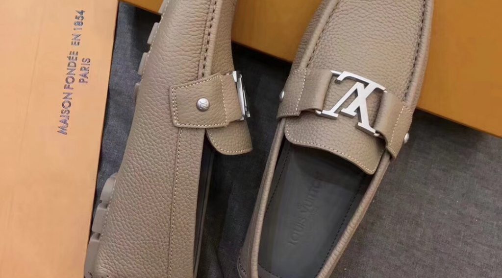 z1059381531415 11a8114df90d7d2c749248da1aa82b49 1024x568 - Gi&agrave;y nam Louis Vuitton si&ecirc;u cấp VIP - GNLV0168