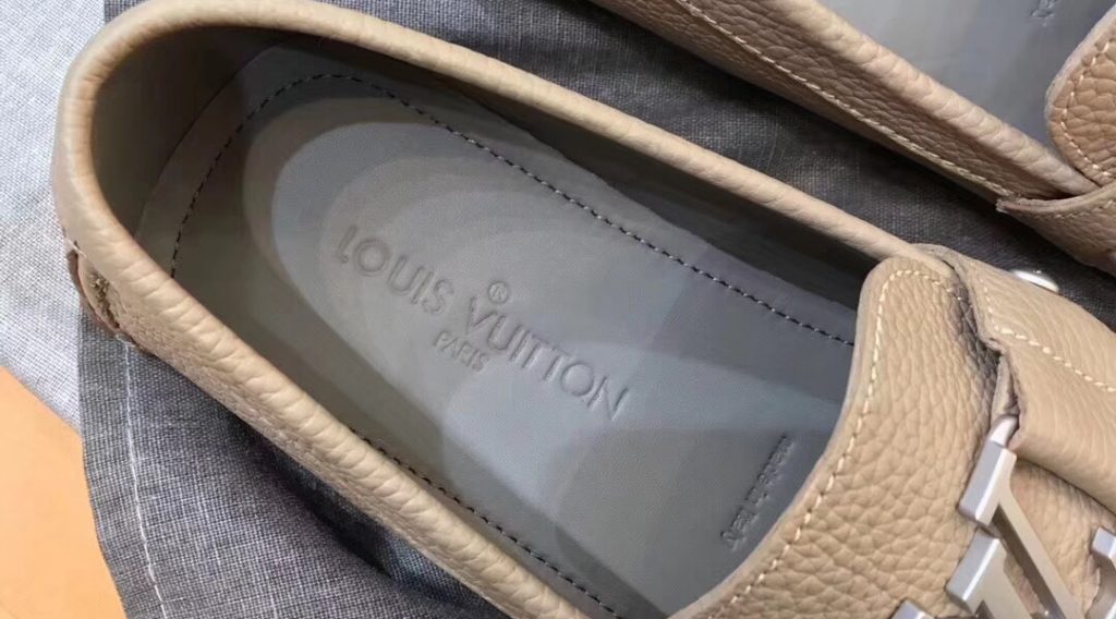 z1059381531674 8182ac5c7b095fcaa200e83774f02156 1024x568 - Gi&agrave;y nam Louis Vuitton si&ecirc;u cấp VIP - GNLV0168