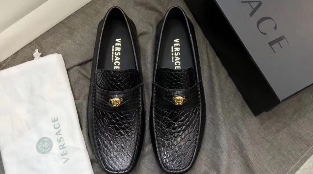 z1059382325742 6ae222b466fb7d792bd1bc3acd5d8b9a 1024x568 - Gi&agrave;y nam Versace si&ecirc;u cấp VIP - GNVS0017