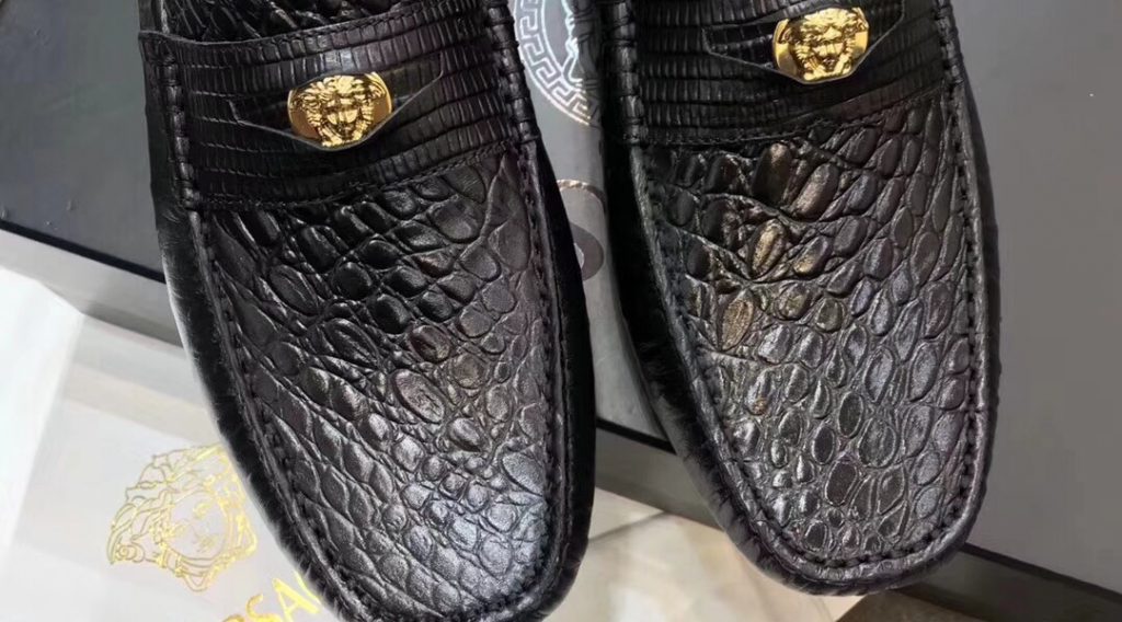 z1059382346771 bd985d4fb298e7e7b8d0c1d9958c6cc2 1024x568 - Gi&agrave;y nam Versace si&ecirc;u cấp VIP - GNVS0017