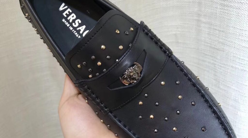 z1059382371872 1562787ac039cd9b129e699b1512a8bc 1024x568 - Gi&agrave;y Nam Versace Si&ecirc;u Cấp- GNVS0015