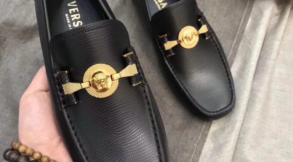 z1059382387016 34b71aea410e27e51da9c79ec06d8304 1024x568 - Gi&agrave;y Nam Versace Si&ecirc;u Cấp- GNVS0014