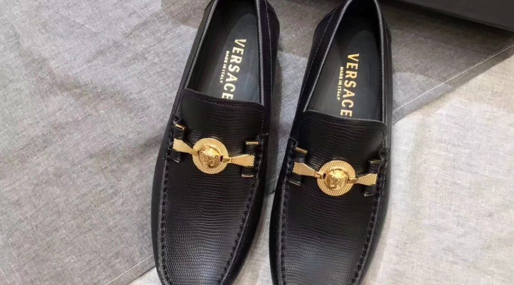 z1059382392908 6b7b69105d3402aa099c014dbc76257b 1024x568 - Gi&agrave;y Nam Versace Si&ecirc;u Cấp- GNVS0014