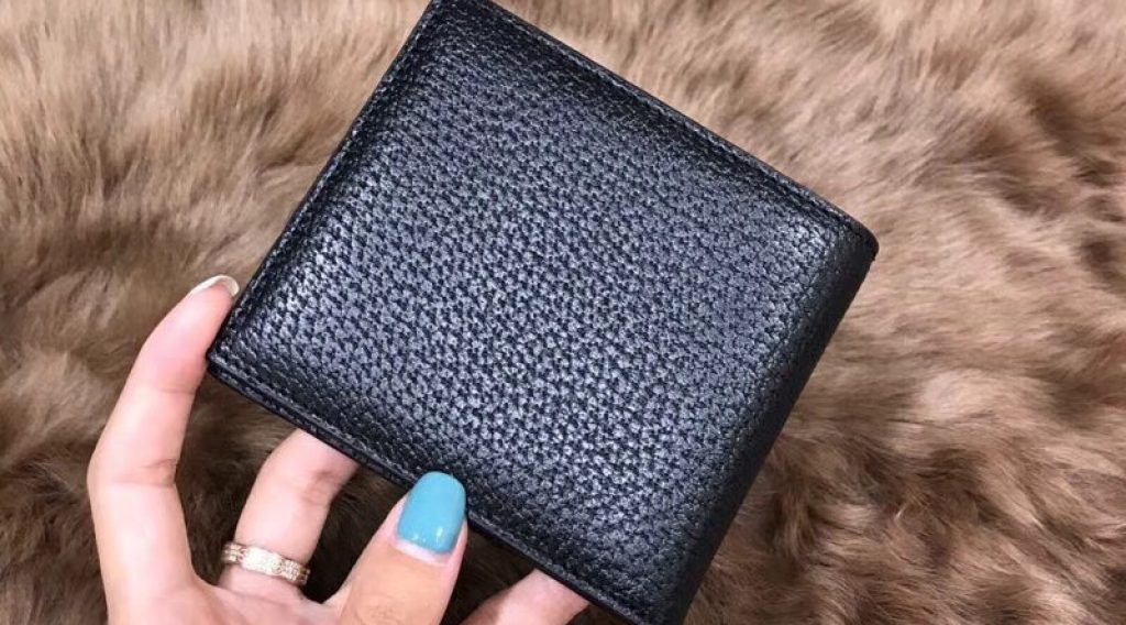 z1137046564792 4ec979fce06c01c522cfac625e2113f4 1024x568 - V&iacute; nam Gucci si&ecirc;u cấp &ndash; VNGC0013