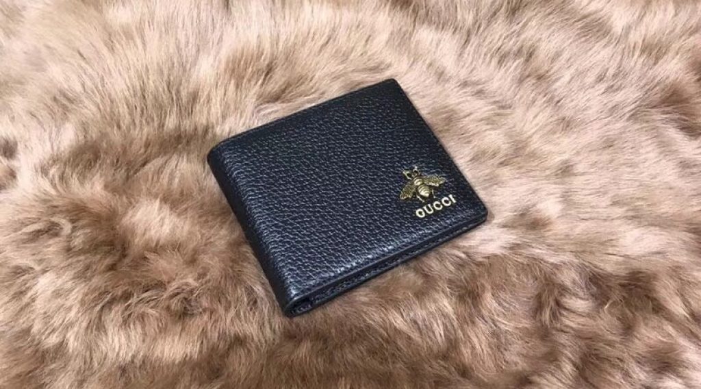 z1137046566382 0c27ba29a2b7e4aea3ef744ec06ef036 1024x568 - V&iacute; nam Gucci si&ecirc;u cấp &ndash; VNGC0012