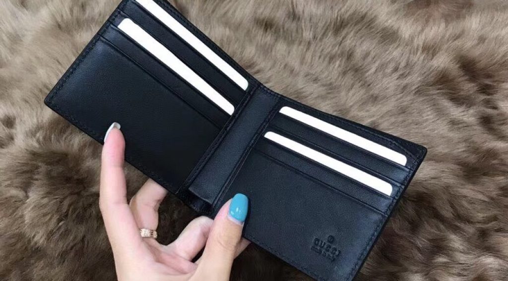 z1137046589246 0076a621ce9bee08ebaf4fe45f9fe781 1024x568 - V&iacute; nam Gucci si&ecirc;u cấp &ndash; VNGC0011