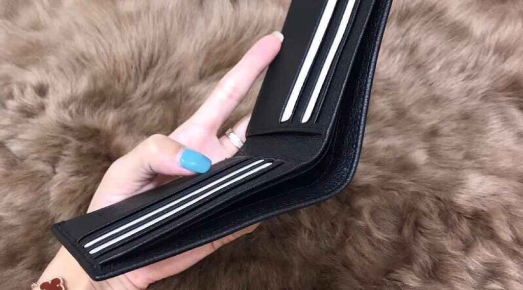 z1137047639982 83b5d147eb87e41cd76064f336a5fd0d 1024x568 - V&iacute; nam Gucci si&ecirc;u cấp &ndash; VNGC0010