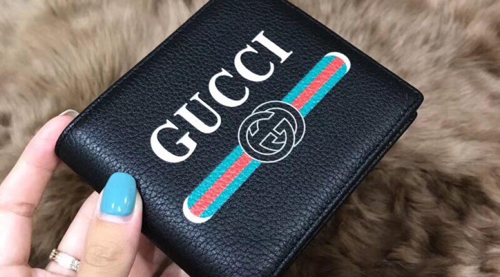 z1137047646337 8c52a1976ad6f73ec858aeebf3ea68b8 1024x568 - V&iacute; nam Gucci si&ecirc;u cấp &ndash; VNGC0010
