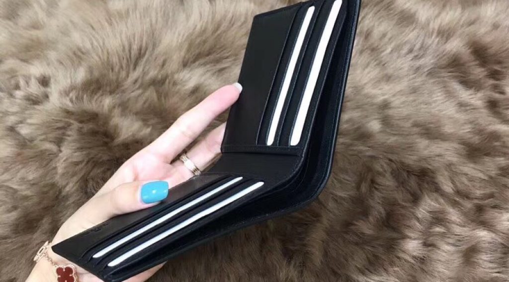 z1137047652901 ddb9d72d9e04c0aa81ecd0f9bde778e0 1024x568 - V&iacute; nam Gucci si&ecirc;u cấp &ndash; VNGC0009