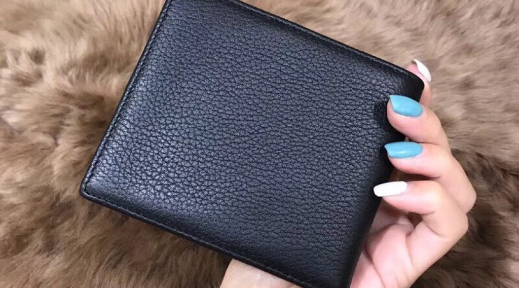 z1137047653102 29578ccc0ce0b8fe66dccef46e8d9647 1024x568 - V&iacute; nam Gucci si&ecirc;u cấp &ndash; VNGC0010