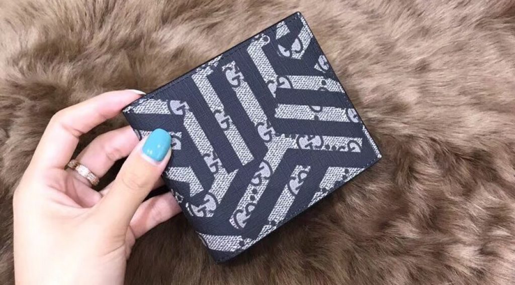 z1137047662817 68d0708c16556c6a613df8406c88eff1 1024x568 - V&iacute; nam Gucci si&ecirc;u cấp &ndash; VNGC0009
