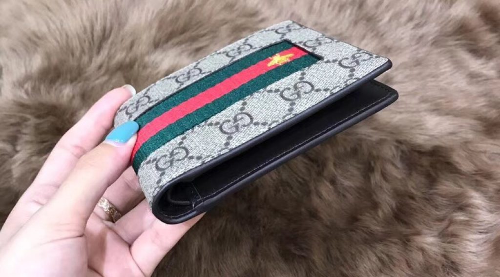 z1137047664090 19ce905f6acf6fc1d7ea464e2052ae14 1024x568 - V&iacute; nam Gucci si&ecirc;u cấp &ndash; VNGC0008