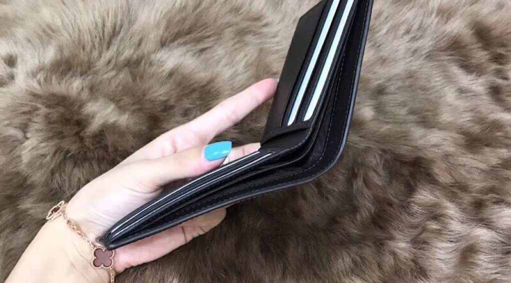 z1137047664661 55ae39243cf37a8e6e982151c4717069 1024x568 - V&iacute; nam Gucci si&ecirc;u cấp &ndash; VNGC0008