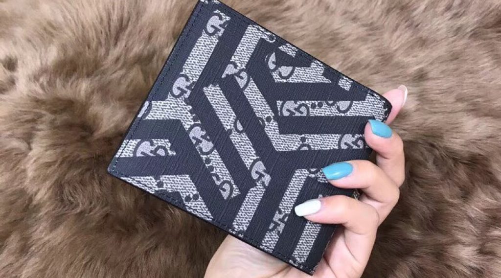 z1137047665950 7ec7497de745863469815695707480c0 1024x568 - V&iacute; nam Gucci si&ecirc;u cấp &ndash; VNGC0009