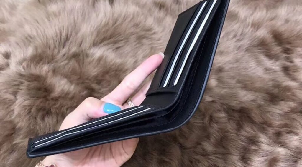 z1137047677571 43741ab6ed3c43d1df290f99787fca5e 1024x568 - V&iacute; nam Gucci si&ecirc;u cấp &ndash; VNGC0007