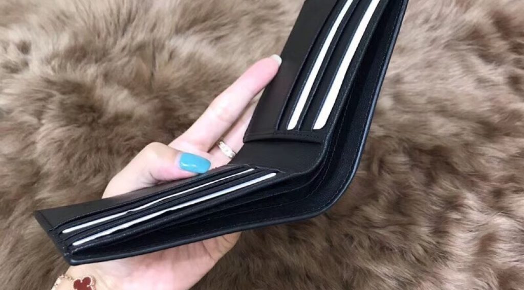 z1137047690948 f47aaca387d081c61b49087fe6be4045 1024x568 - V&iacute; nam Gucci si&ecirc;u cấp &ndash; VNGC0006