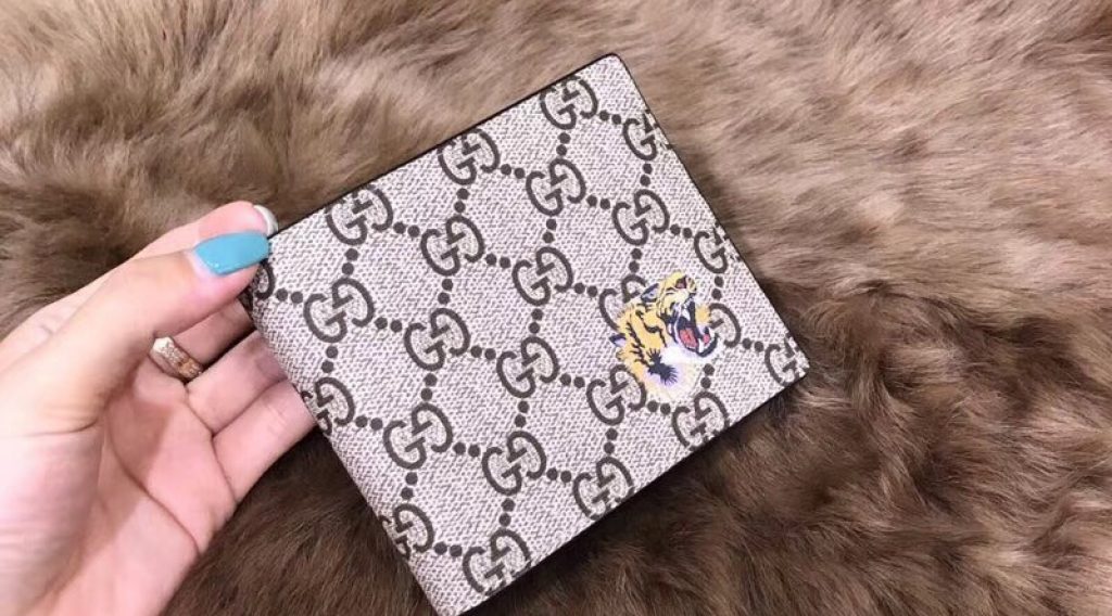 z1137047691122 0b91914ad35e7e6401bb396a62a4918e 1024x568 - V&iacute; nam Gucci si&ecirc;u cấp &ndash; VNGC0007