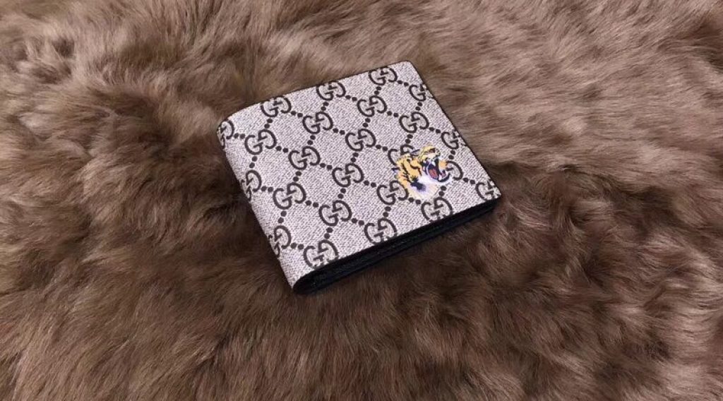 z1137047693898 24a10fde5d0b6f34e2ce8252506206dd 1024x568 - V&iacute; nam Gucci si&ecirc;u cấp &ndash; VNGC0007