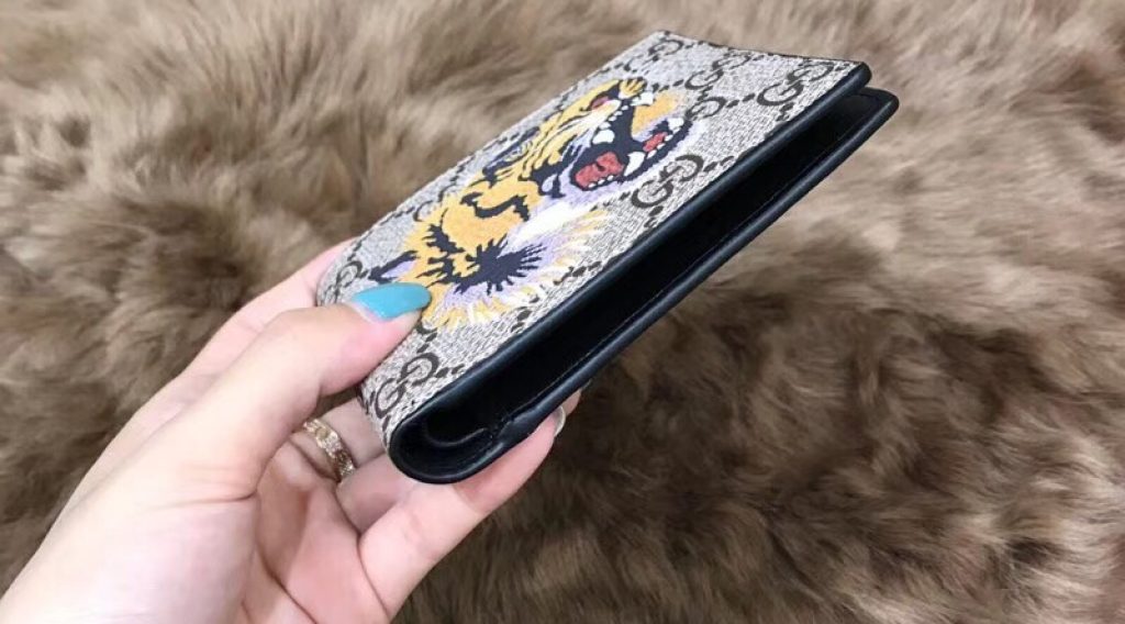 z1137047697131 2670e54614753863fa8752a5d10581f0 1024x568 - V&iacute; nam Gucci si&ecirc;u cấp &ndash; VNGC0005
