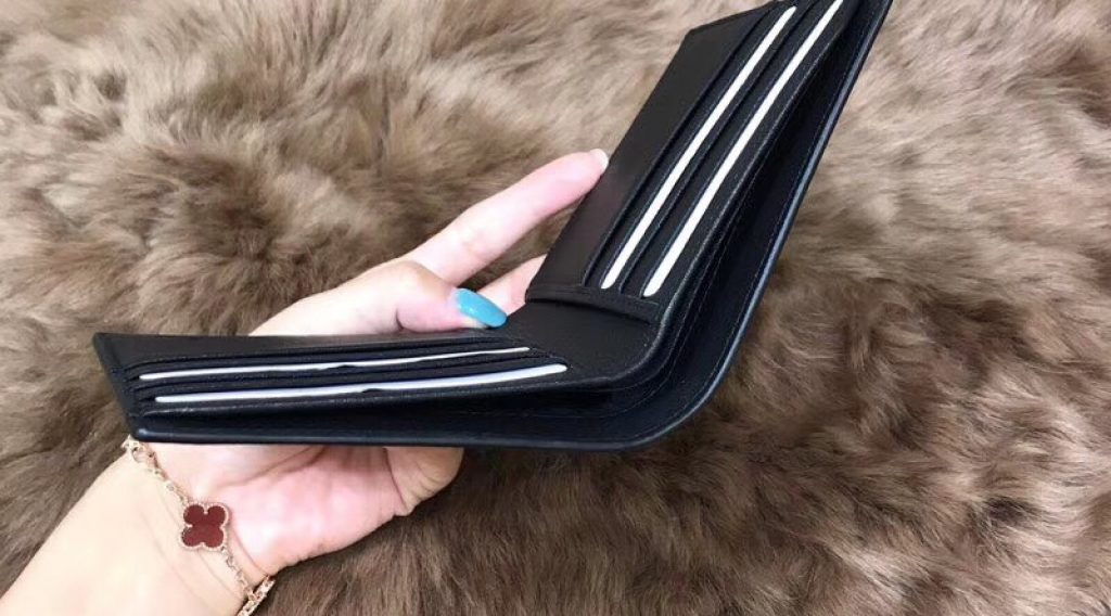 z1137047704061 da4a8d41393c4aa5a0897ddc7eefcc96 1024x568 - V&iacute; nam Gucci si&ecirc;u cấp &ndash; VNGC0005