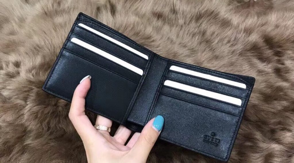 z1137048551209 30f7a596766cf0243c43551f09b5ddf3 1024x568 - V&iacute; nam Gucci si&ecirc;u cấp &ndash; VNGC0005