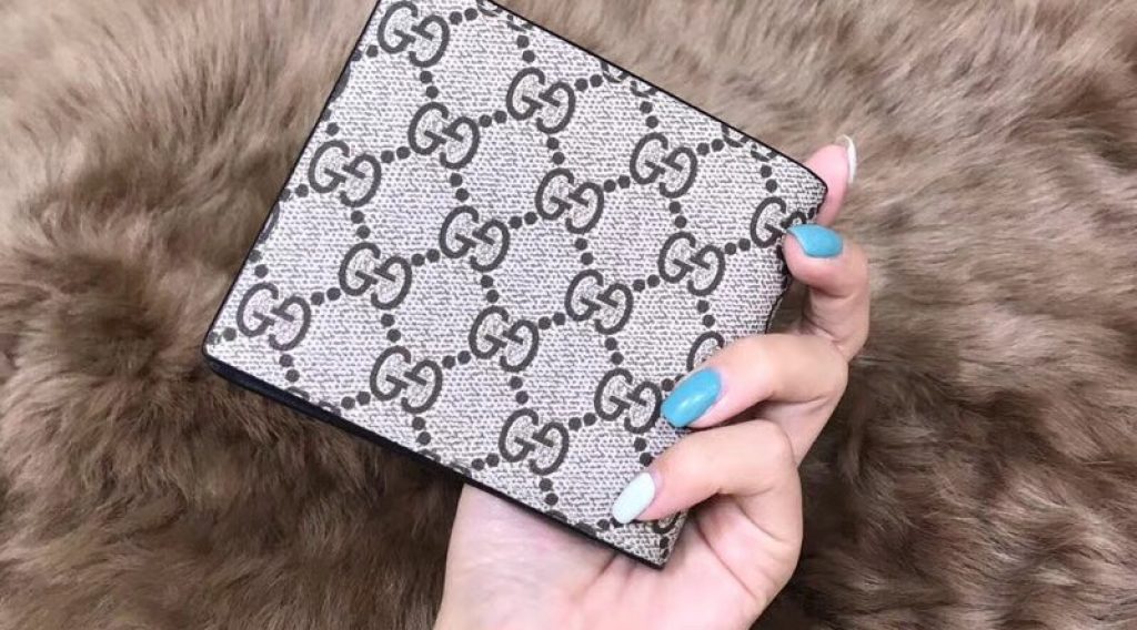 z1137048551772 488c0180f6fb0f122b872abc25e0aa0f 1024x568 - V&iacute; nam Gucci si&ecirc;u cấp &ndash; VNGC0005