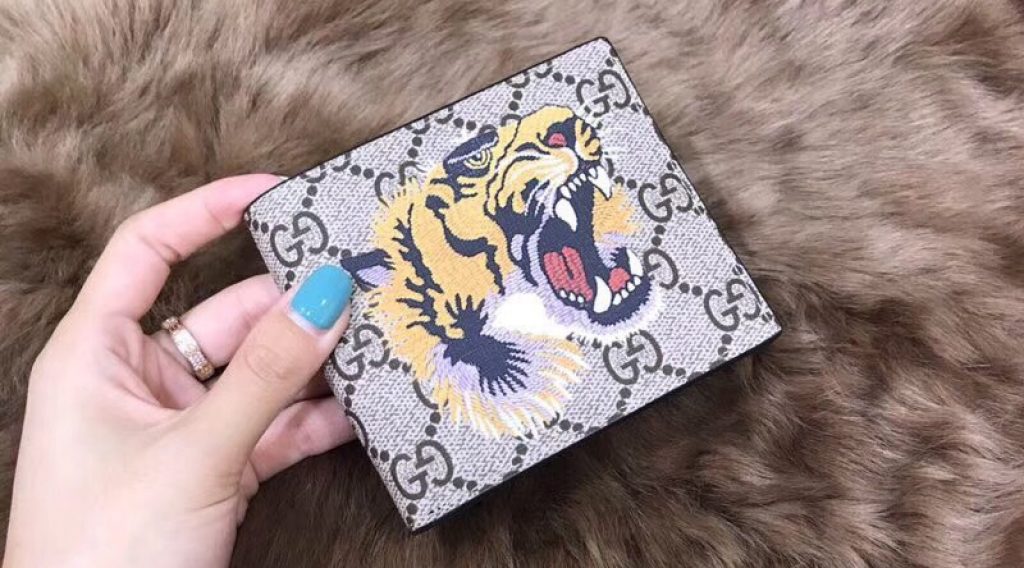 z1137048555525 c6919d5db05ea6fc8fc362f65eceb9e2 1024x568 - V&iacute; nam Gucci si&ecirc;u cấp &ndash; VNGC0005