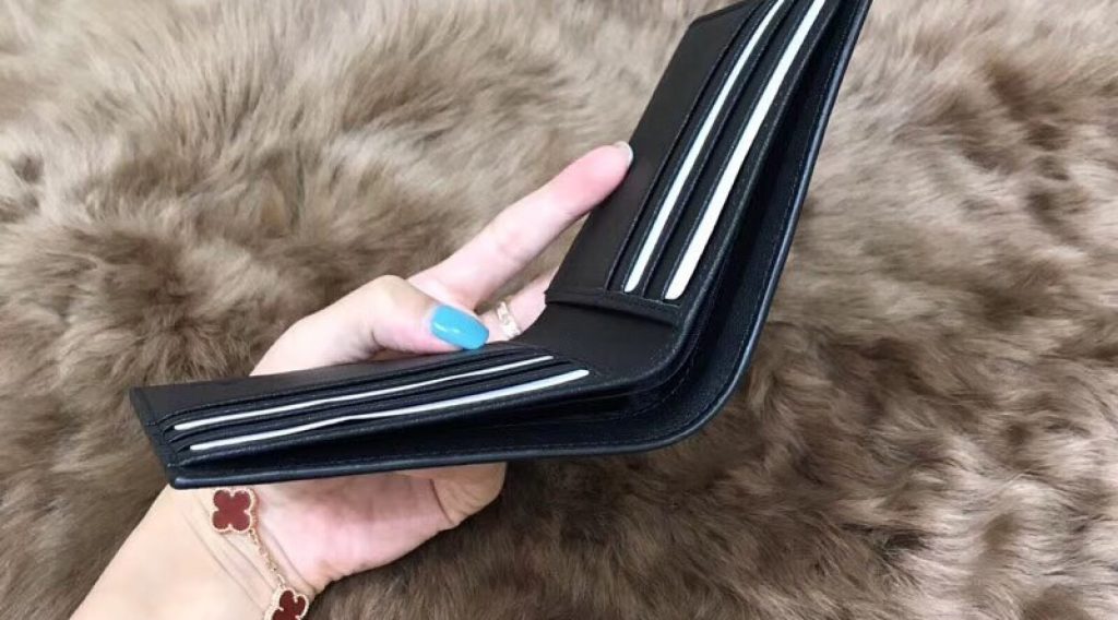 z1137048558065 abfdc4eaa222bf2c7aa1997e3cf6116e 1024x568 - V&iacute; nam Gucci si&ecirc;u cấp &ndash; VNGC0004