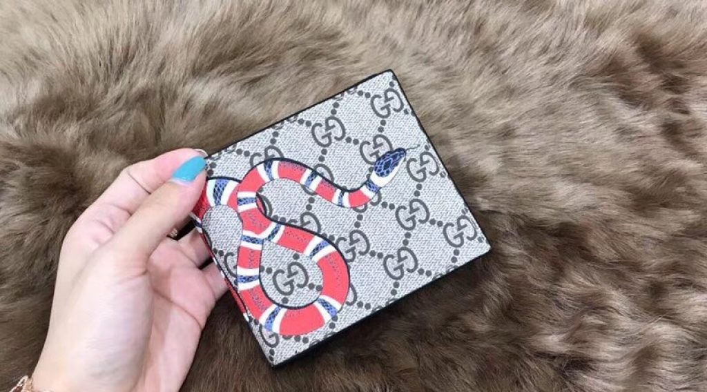 z1137048565242 7ca242f5e38676a90cd7c441ab0f6e52 1024x568 - V&iacute; nam Gucci si&ecirc;u cấp &ndash; VNGC0002