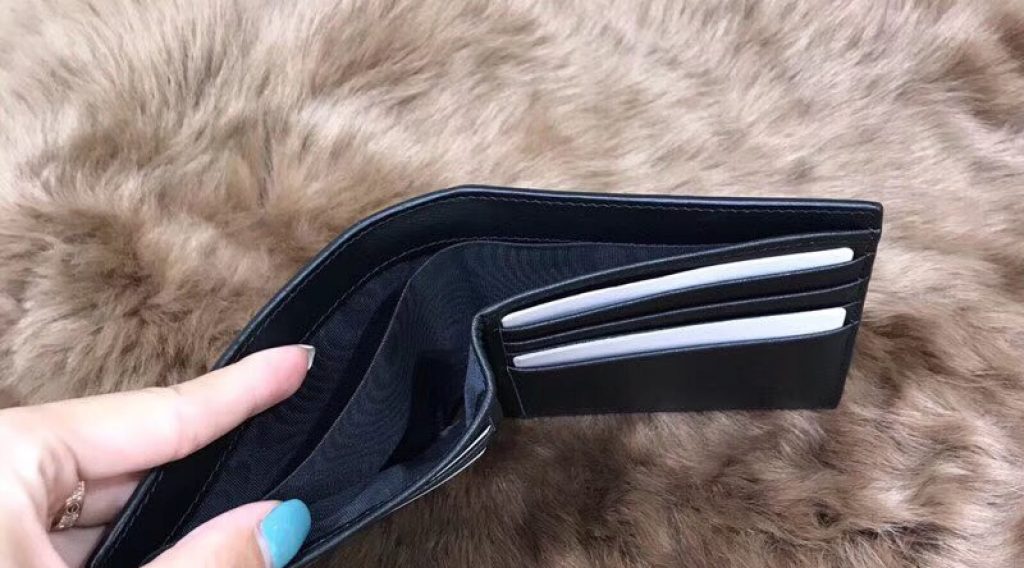 z1137048565436 2ad234c3fc8d7e40268efad2db15b68c 1024x568 - V&iacute; nam Gucci si&ecirc;u cấp &ndash; VNGC0002