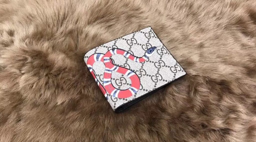 z1137048566069 d10610ceffa626baeb4aa64bcbeaa423 1024x568 - V&iacute; nam Gucci si&ecirc;u cấp &ndash; VNGC0002
