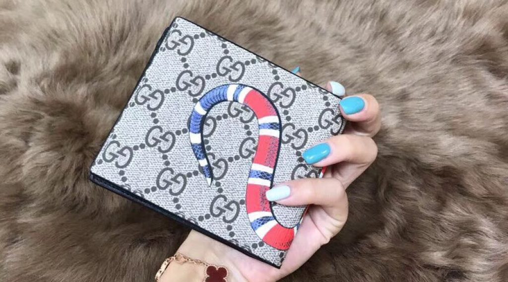 z1137048569479 e3af8a364382d8a7be83d88a79db6925 1024x568 - V&iacute; nam Gucci si&ecirc;u cấp &ndash; VNGC0002
