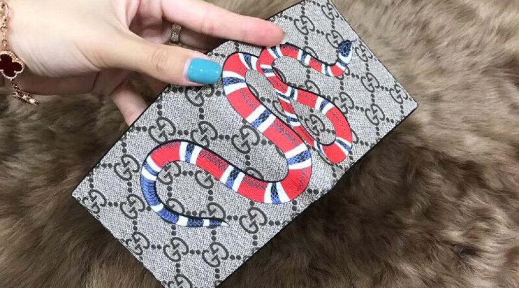 z1137048570223 0be621a3e835855b6c88b99b7a60506a 1024x568 - V&iacute; nam Gucci si&ecirc;u cấp &ndash; VNGC0002
