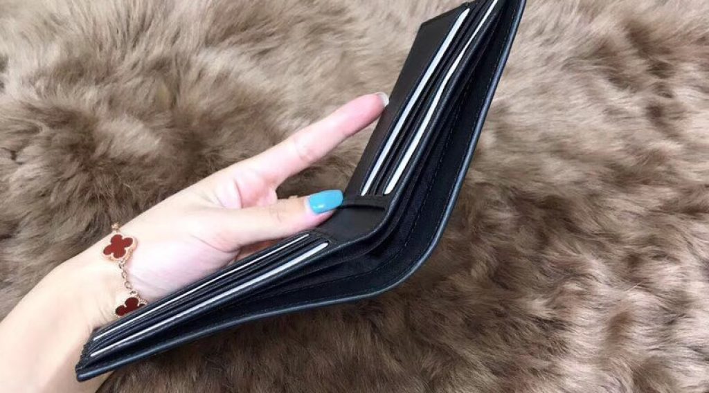 z1137048571315 48f95eb1de223ed71f0a11c97ce8e434 1024x568 - V&iacute; nam Gucci si&ecirc;u cấp &ndash; VNGC0002