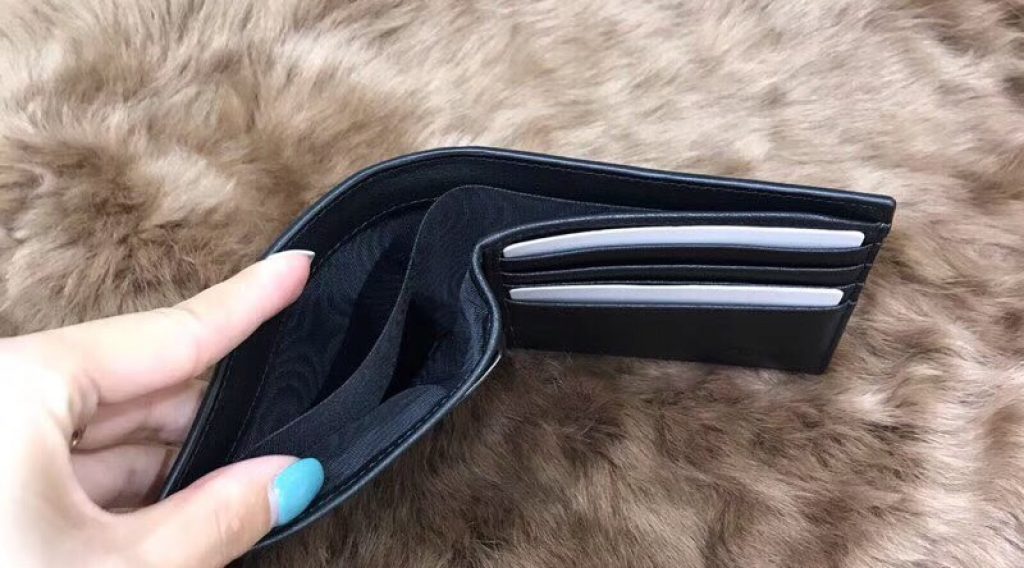 z1137048580322 440c8512b331f55dc54afc92cf1926f2 1024x568 - V&iacute; nam Gucci si&ecirc;u cấp - VNGC0001