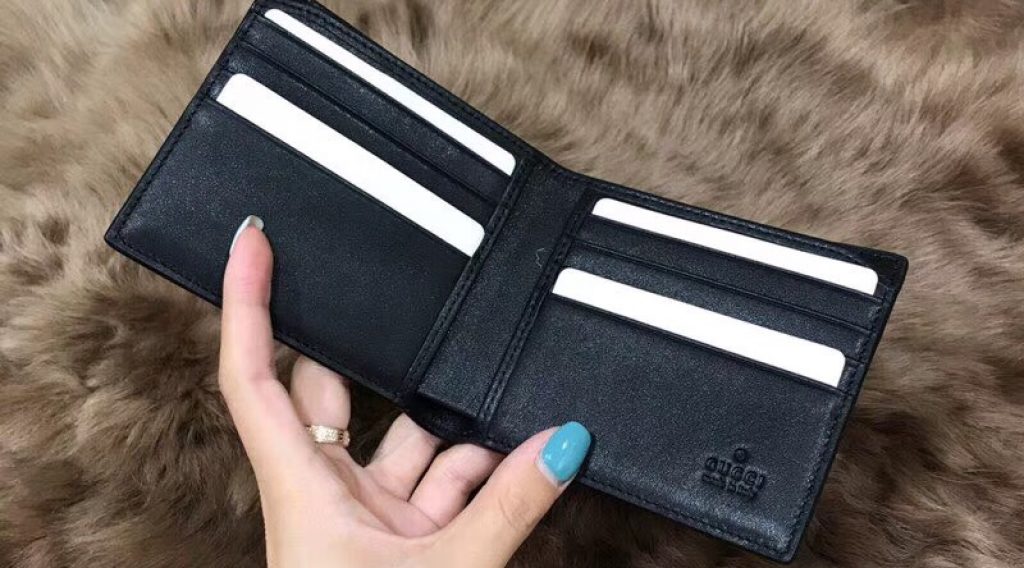 z1137048583221 fb79b93411ee4ab715455681d266e657 1024x568 - V&iacute; nam Gucci si&ecirc;u cấp - VNGC0001